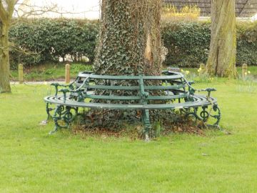 village-green-seat